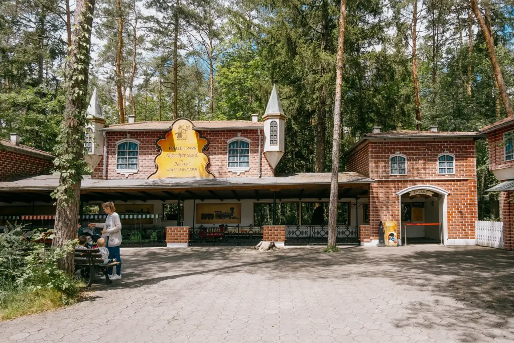 2024-07-08 Märchenwald Bahnhof-1