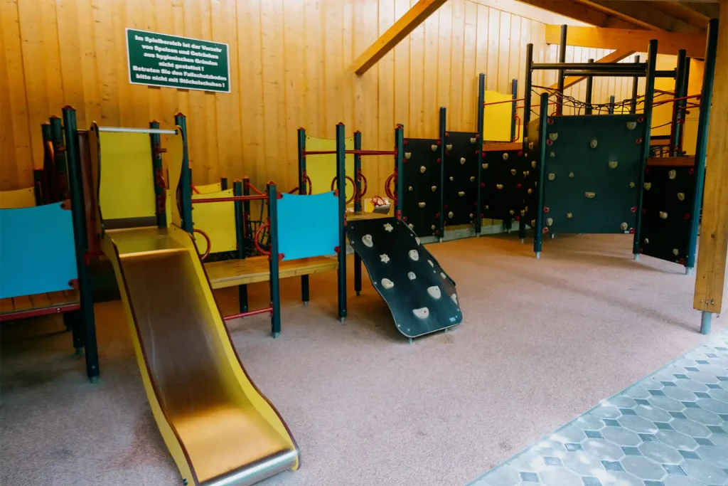 2024-07-08 Märchenwald Kletter-Spielanlage-1