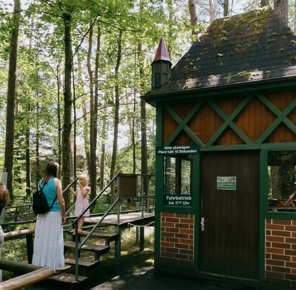 2024-07-08 Märchenwald Pferdereitbahn-3